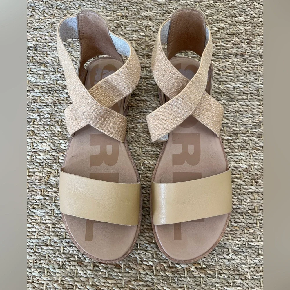 Sorel Women's Beige Cross-Strap Sandals, Size: 7 - Picture 2 of 9
